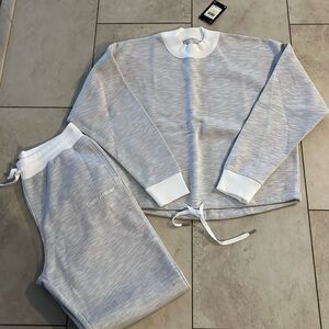 NWT! Women’s UNDER ARMOUR Sweatpants/sweatshirt Size Med